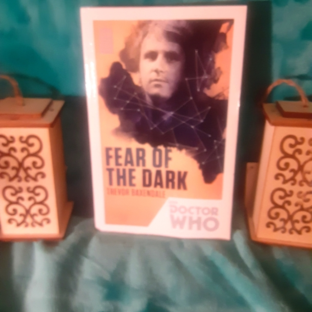 Doctor Who Fear of the Dark by Trevor Baxendale trade paperback book.  Good shap